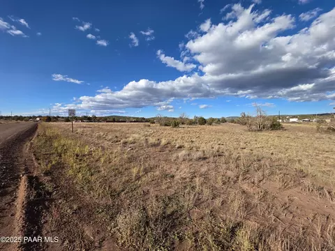 1061 W Canyon Rd, Williams, AZ 86046