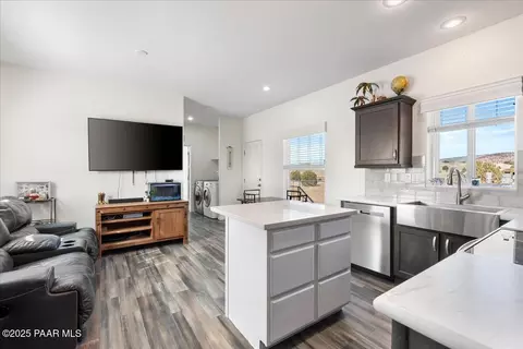 350 E Abra Rd, Paulden, AZ 86334 photo 2