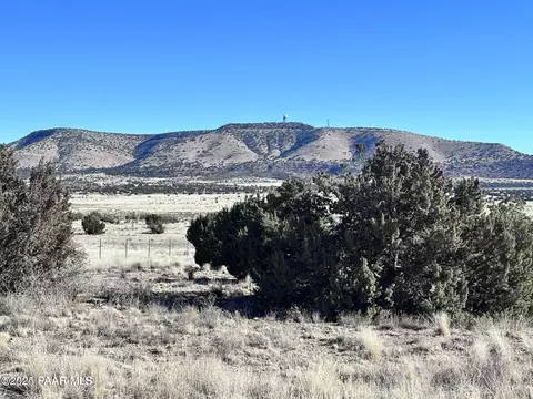 54610 N Bridge Canyon Pkwy, Seligman, AZ 86337
