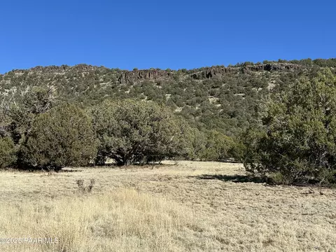 942 N Lily Mountain Dr, Seligman, AZ 86337