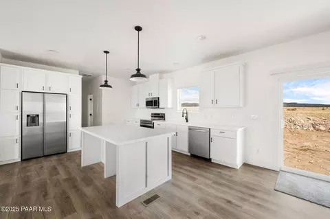 28125 N Wonder Way, Paulden, AZ 86334