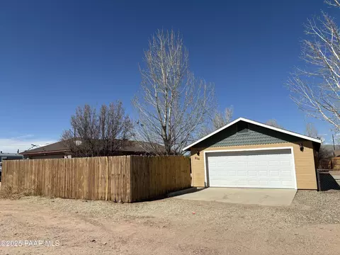 210 W Lake Louise Rd, Paulden, AZ 86334