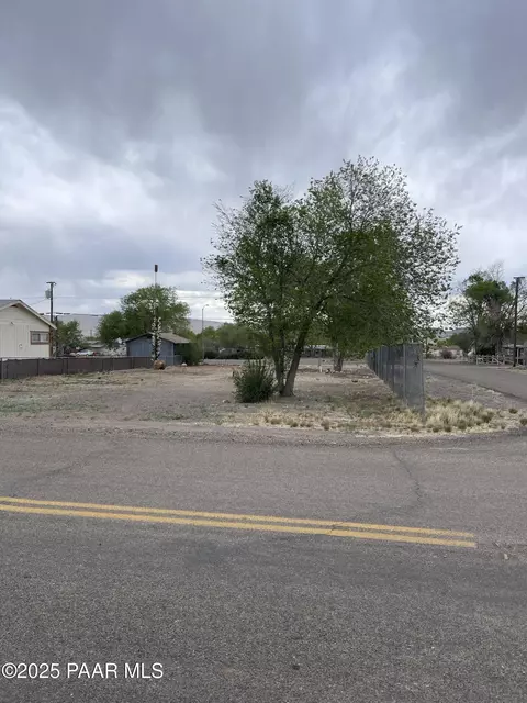 22550 Cedar St, Seligman, AZ 86337