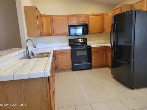 Kitchen - 20558 E Mesa Verde Rd, Mayer, AZ 86333 photo 1 of 3