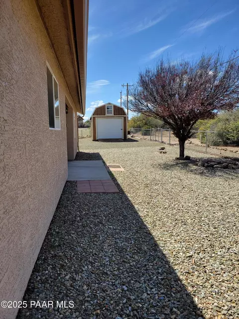 Exterior - 20558 E Mesa Verde Rd, Mayer, AZ 86333 photo 5 of 8