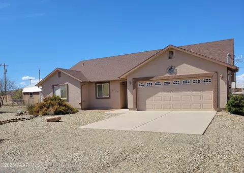20558 E Mesa Verde Rd, Mayer, AZ 86333