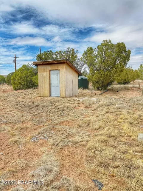 53925 Cedar Dr, Seligman, AZ 86337