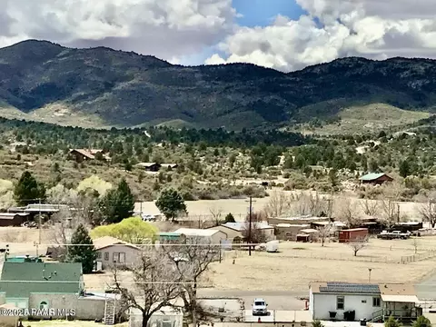 18404 S Niblick Dr, Peeples Valley, AZ 86332