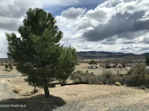 18466 S Peeples Valley Rd, Peeples Valley, AZ 86332