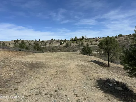 16776 W Trap Rd, Peeples Valley, AZ 86332