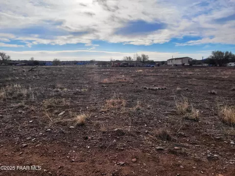 175 E Mackinac Dr, Paulden, AZ 86334