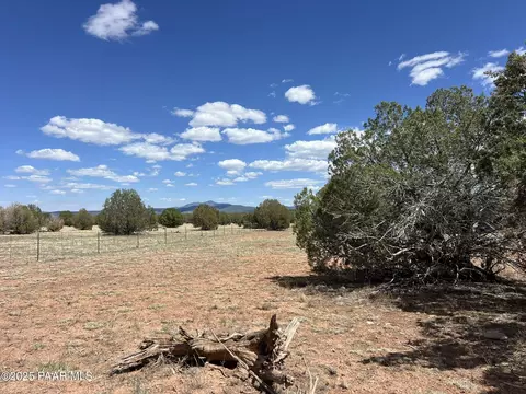 92 Bowling Ln, Ash Fork, AZ 86320
