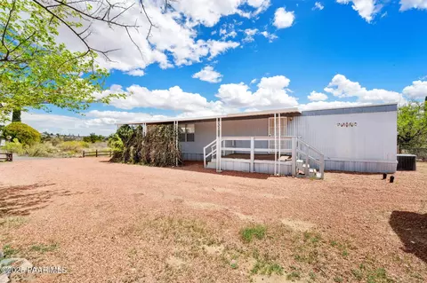 17431 E Meadow Ln, Mayer, AZ 86333