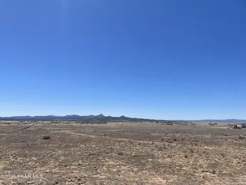 3805 W Chianti Ln, Paulden, AZ 86334