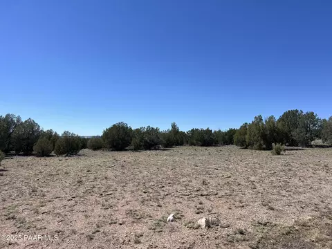 000 Un Named Rd, Ash Fork, AZ 86320