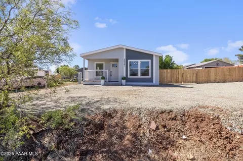 20561 E Zaragoza Dr, Mayer, AZ 86333