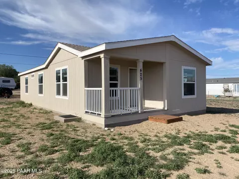 425 W Paris Trl, Paulden, AZ 86334