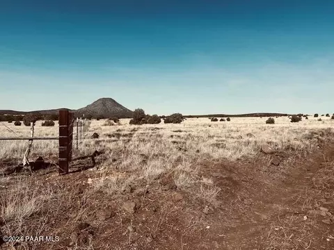 90 Volcano Trl # C, Ash Fork, AZ 86320