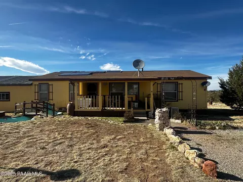 45100 Heavenly Hills Dr, Seligman, AZ 86337