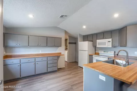 10439 E Brangus Ln, Dewey, AZ 86327 photo 6