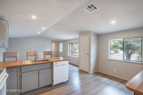 10439 E Brangus Ln, Dewey, AZ 86327 photo 8