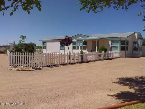 22050 N Wolf Den Ln, Paulden, AZ 86334