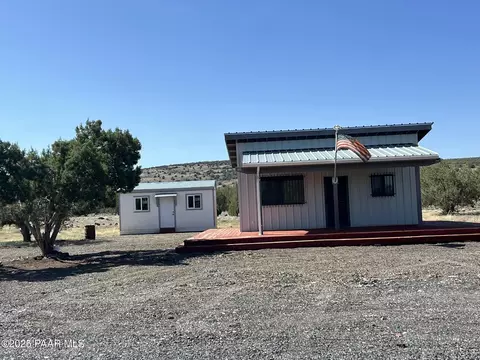 9188 W Gleed Station Rd, Ash Fork, AZ 86320
