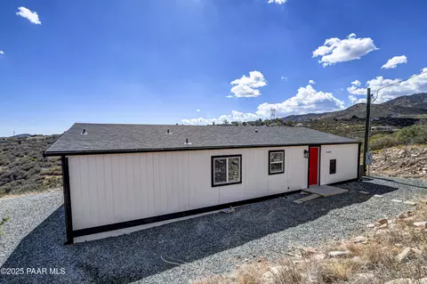 9285 E Wolf Rd, Dewey, AZ 86327