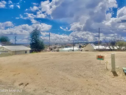 13335 E Summit Ave, Mayer, AZ 86333