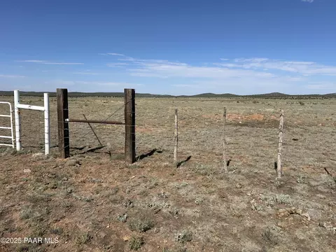 00 W Flowers Rd, Seligman, AZ 86337