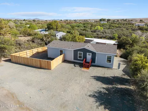 20886 E Sierra Dr, Mayer, AZ 86333