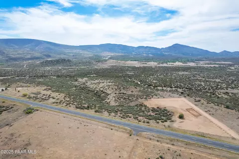 1100 S Iron Springs Rd # D, Skull Valley, AZ 86338
