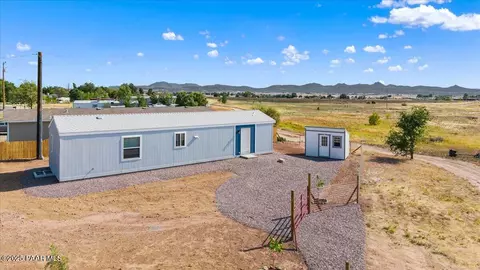 25280 N Lakeside Dr, Paulden, AZ 86334