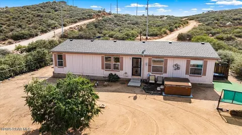 325 N Old Coach Trl, Dewey-humboldt, AZ 86327