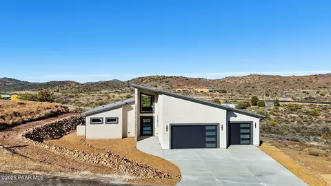 15860 E Broken Bit Rd, Mayer, AZ 86333
