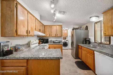 12955 Border St, Mayer, AZ 86333 photo 7