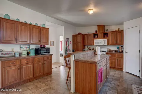 600 E Sudds Dr, Paulden, AZ 86334 photo 3