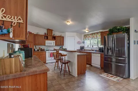 600 E Sudds Dr, Paulden, AZ 86334 photo 2