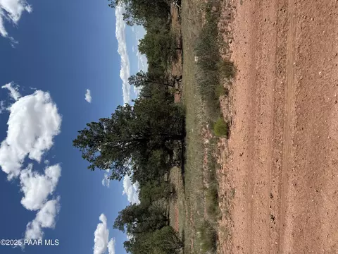 56045 Mesa Pkwy, Seligman, AZ 86337