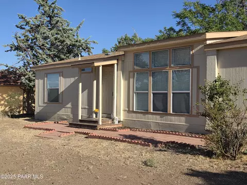17287 E Lakeview Ct, Mayer, AZ 86333