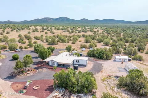 42897 N Pickett Corral Rd, Seligman, AZ 86337