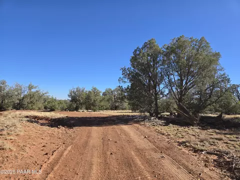 2 E Raney Rd, Ash Fork, AZ 86320 photo 2