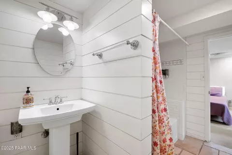 Bath - 562 E 568 E Juniper Dr #1 & 2, Prescott, AZ 86303 photo 3 of 4