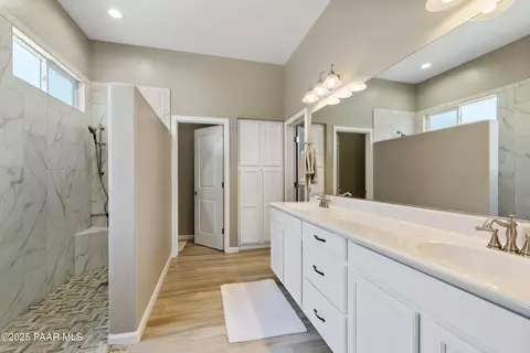 Bath - 12966 E Gonzalez St, Dewey-humboldt, AZ 86327 photo 2 of 3