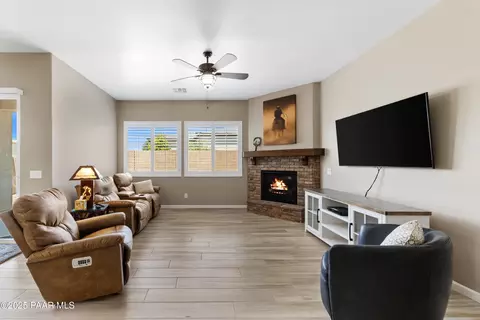 Living - 12966 E Gonzalez St, Dewey-humboldt, AZ 86327 photo 1 of 3