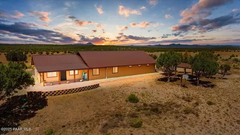 41600 N Foxy Way, Ash Fork, AZ 86320