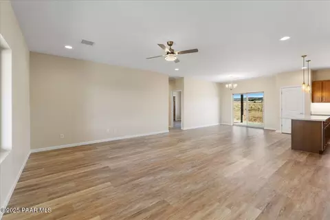 Living - 504 E Ocotillo Ln, Paulden, AZ 86334 photo 3 of 5