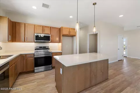 Kitchen - 504 E Ocotillo Ln, Paulden, AZ 86334 photo 1 of 3