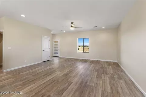 Living - 504 E Ocotillo Ln, Paulden, AZ 86334 photo 4 of 5