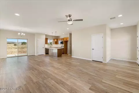 Living - 504 E Ocotillo Ln, Paulden, AZ 86334 photo 2 of 5